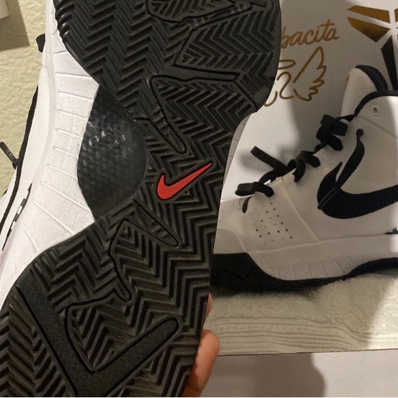 Worn indoor 3 times - Picture 2 of 3